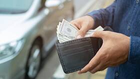Как выплачивается официальная заработная плата в Слата